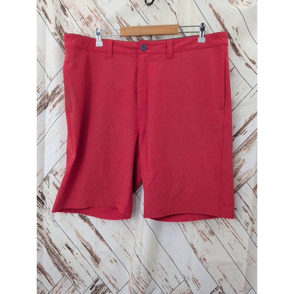 Travis Mathew Shorts Chino Golf Flat front in Red